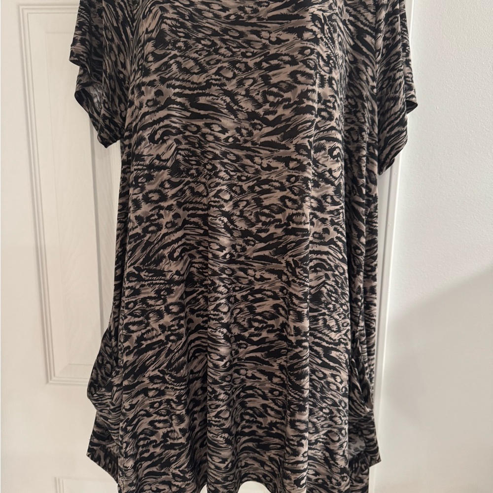 New! Isabella Rodriguez Animal print top sz XL